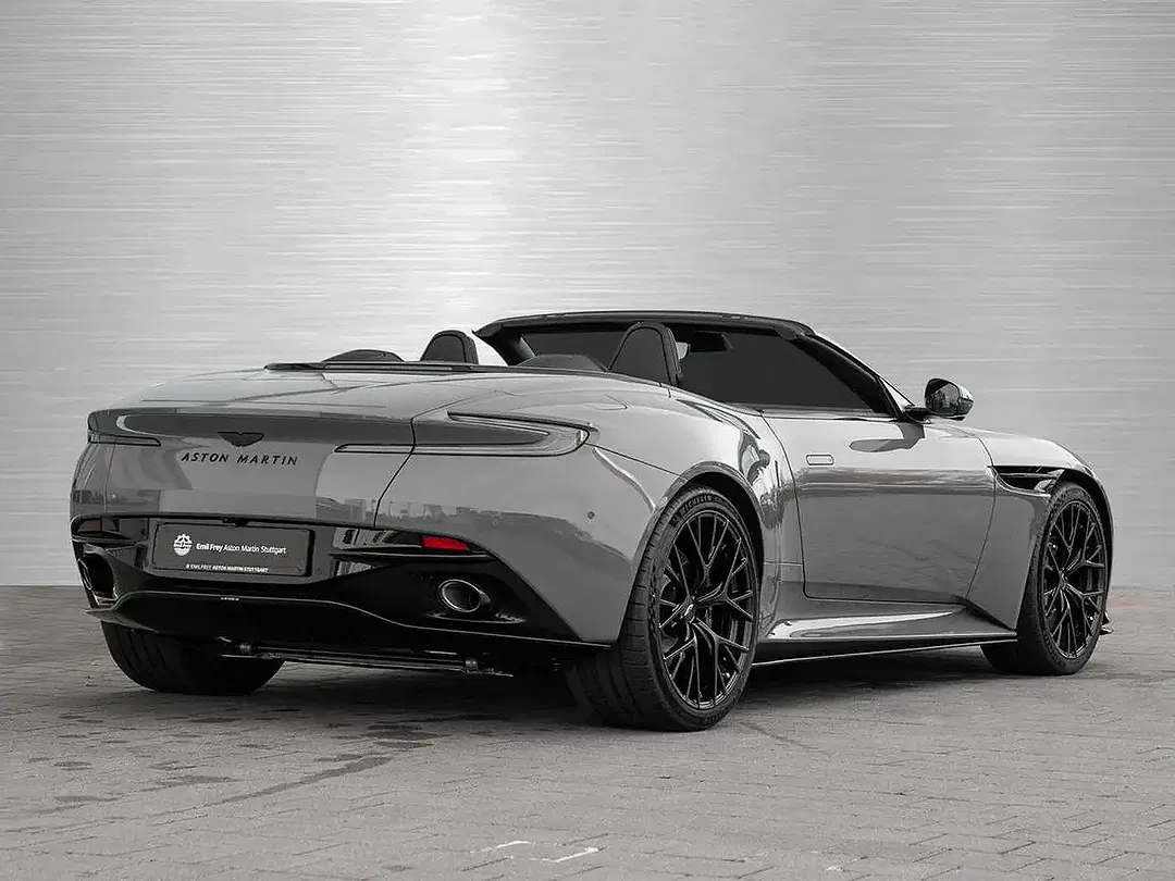 Aston Martin DB12 - Thumbnail 2