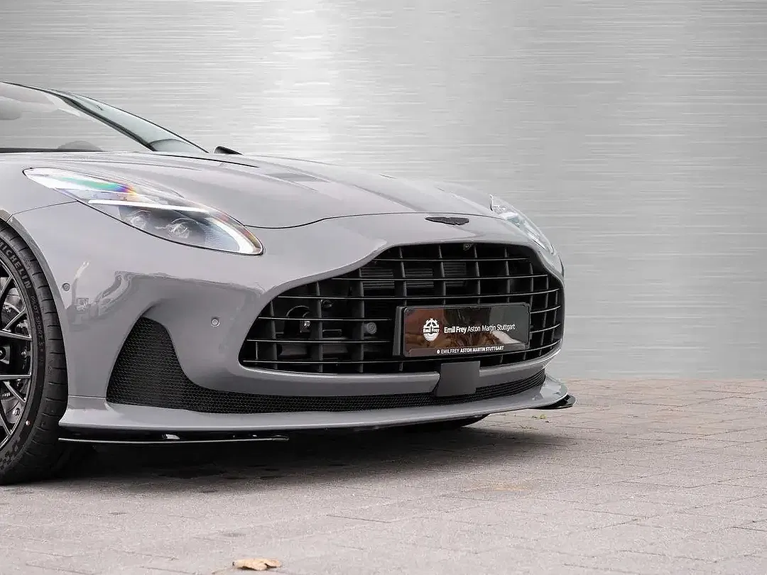Aston Martin DB12 - Thumbnail 23