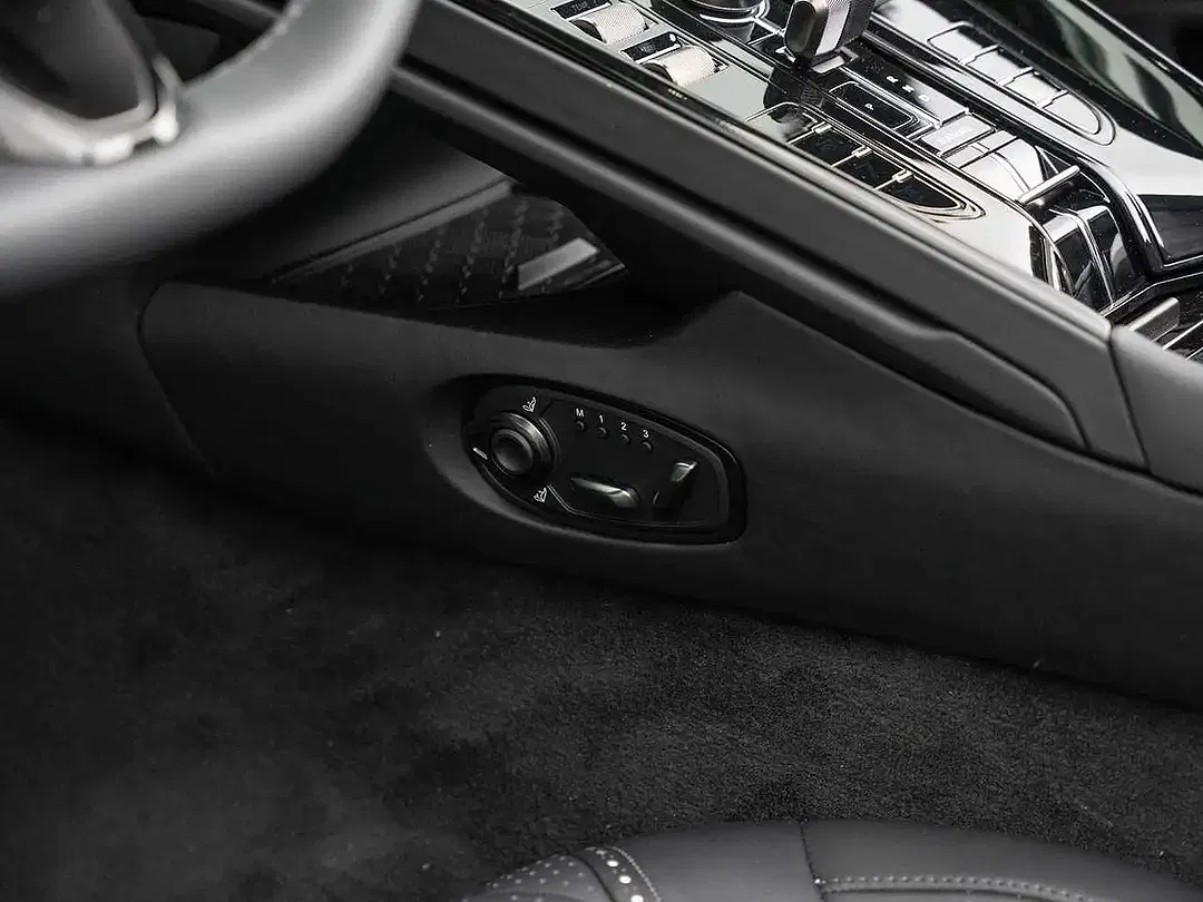 Aston Martin DB12 - Thumbnail 29