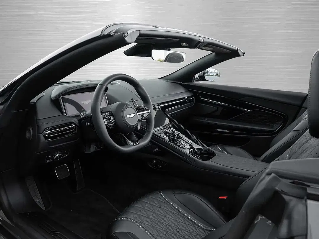 Aston Martin DB12 - Thumbnail 3