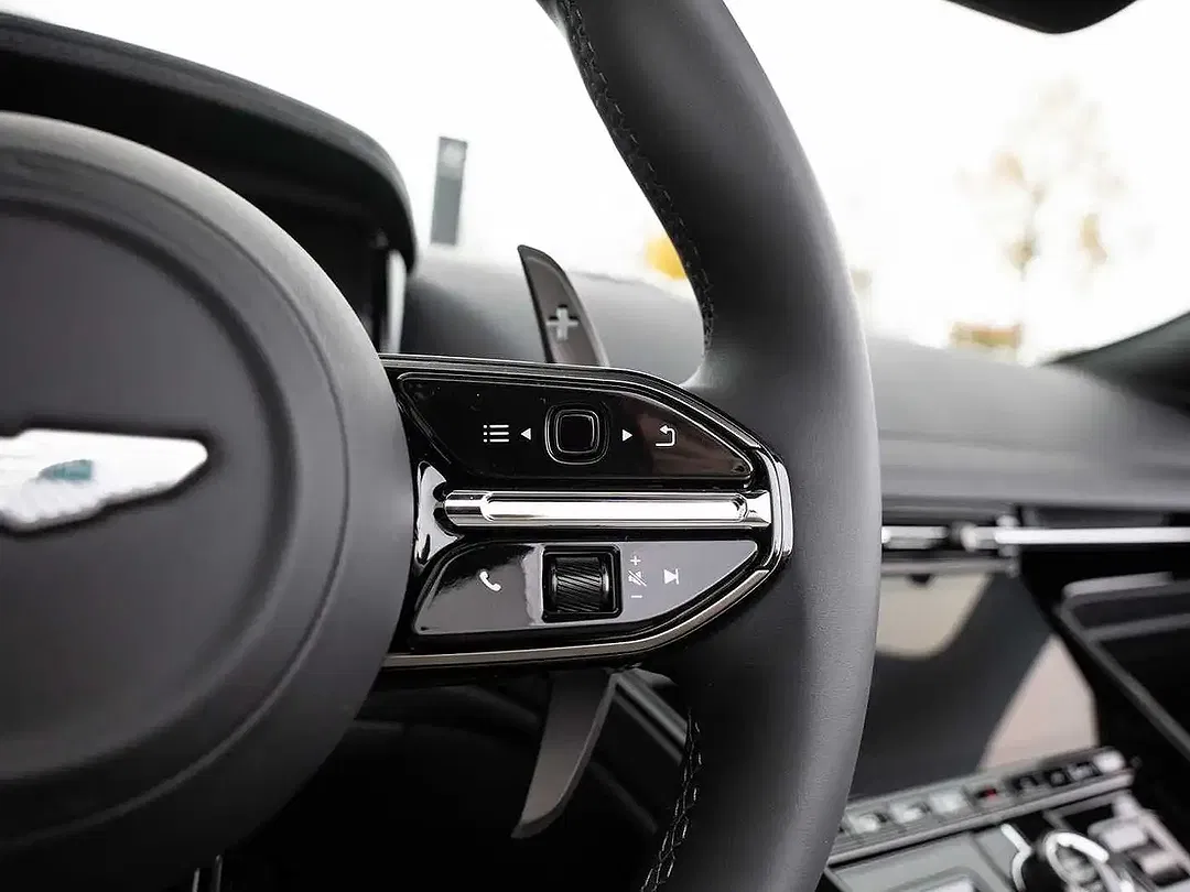 Aston Martin DB12 - Thumbnail 33