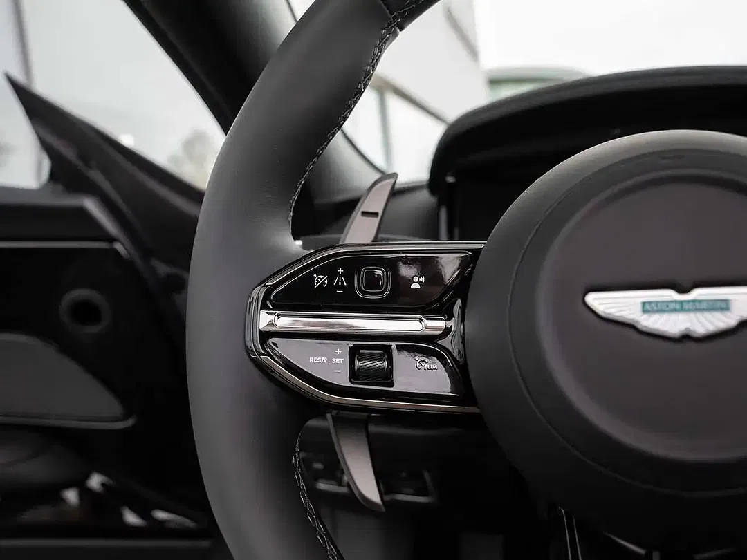Aston Martin DB12 - Thumbnail 34