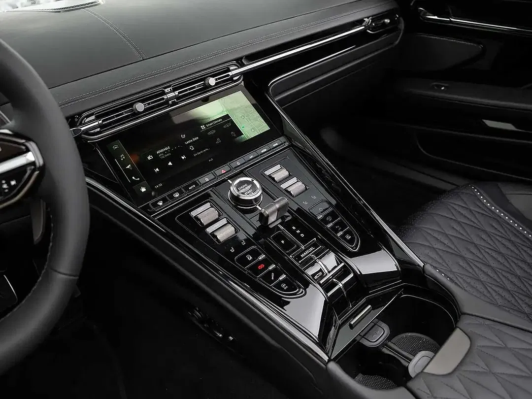 Aston Martin DB12 - Thumbnail 35