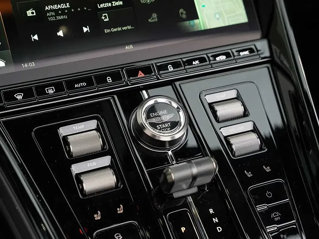 Aston Martin DB12 - Thumbnail 38
