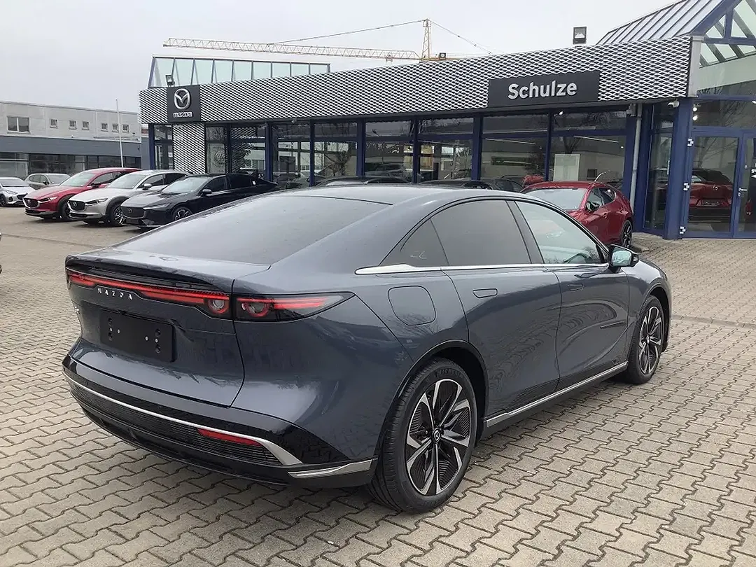 Mazda 6e - Thumbnail 3