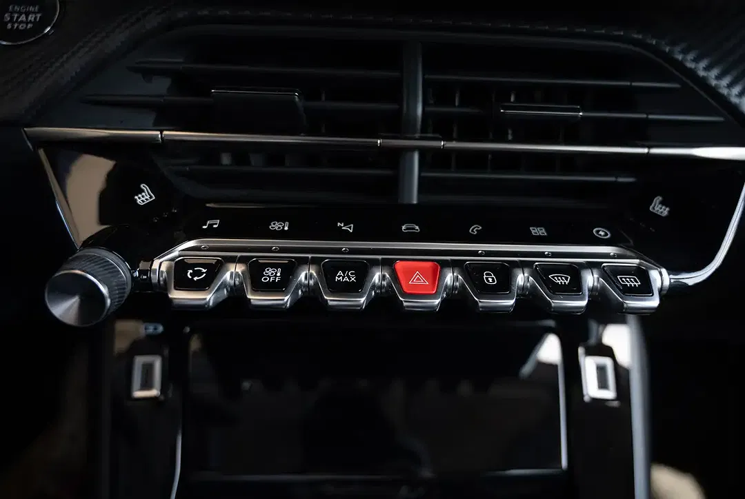 Peugeot 208 - Thumbnail 10