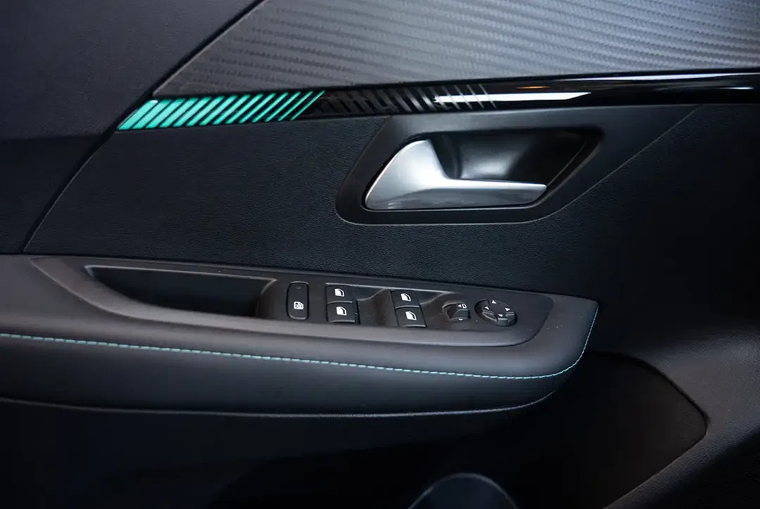 Peugeot 208 - Thumbnail 13