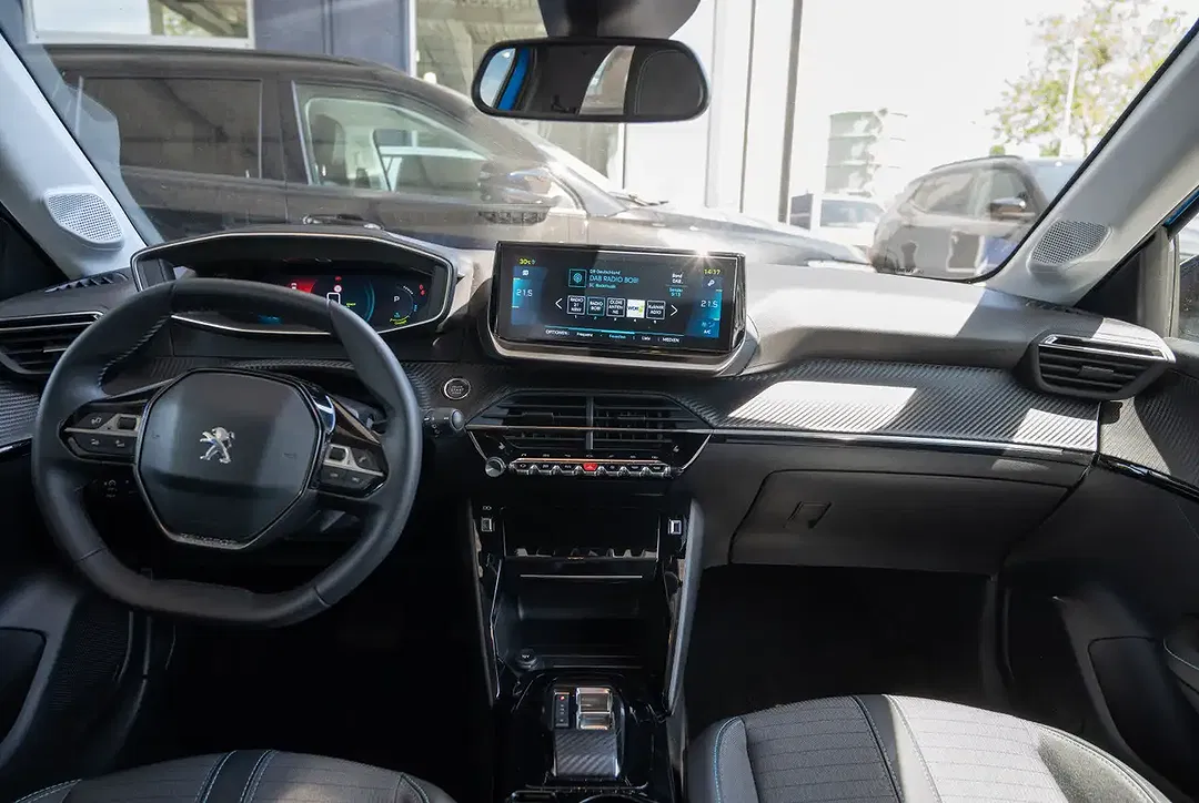 Peugeot 208 - Thumbnail 6