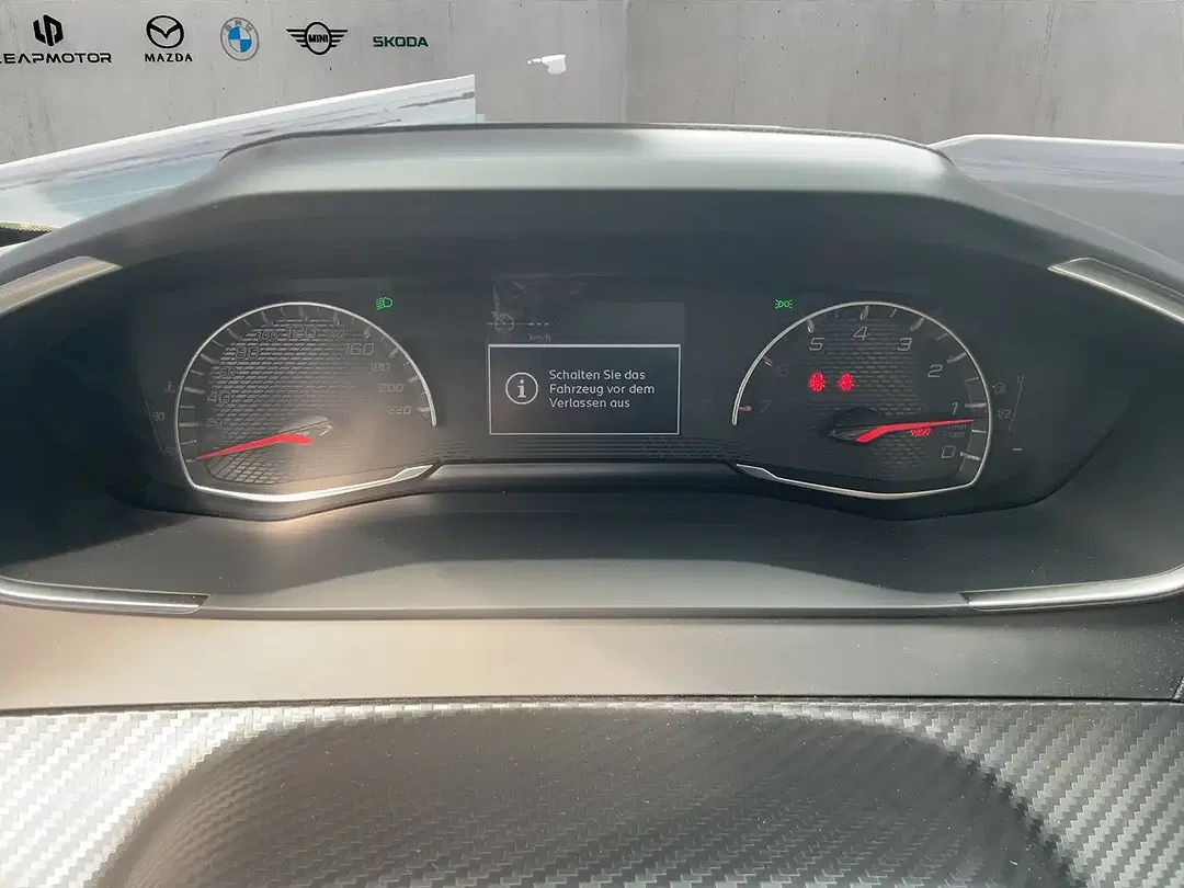 Peugeot 208 - Thumbnail 11