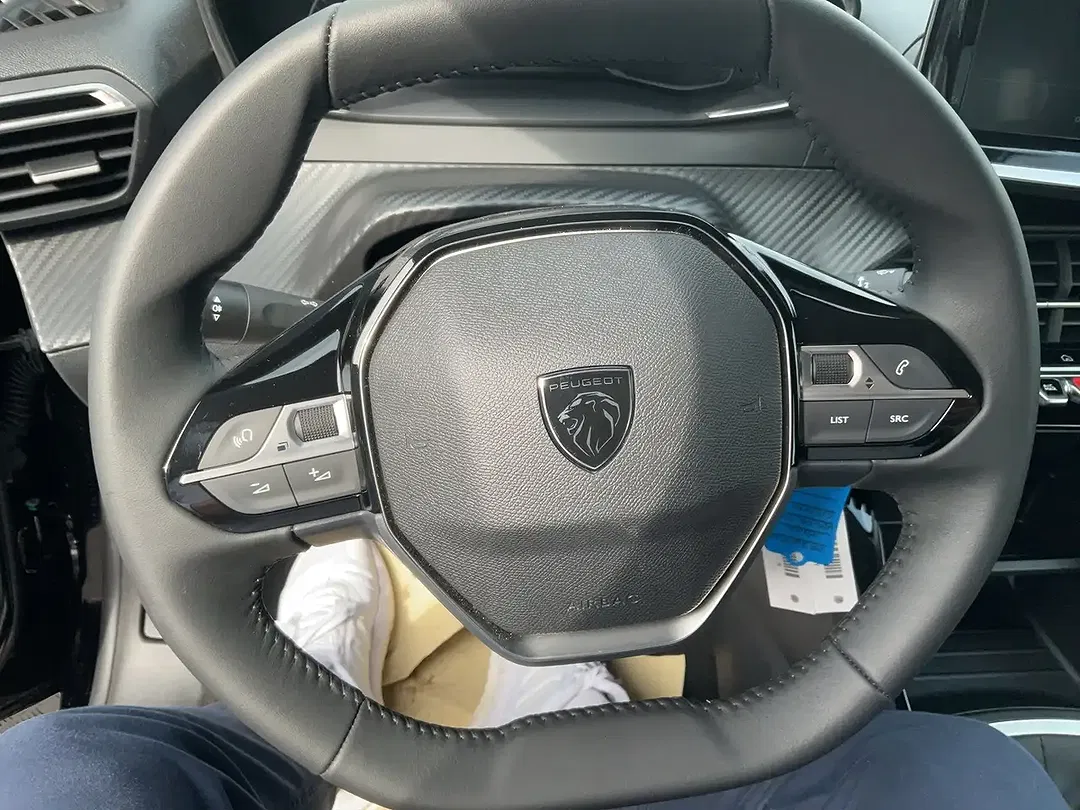 Peugeot 208 - Thumbnail 12