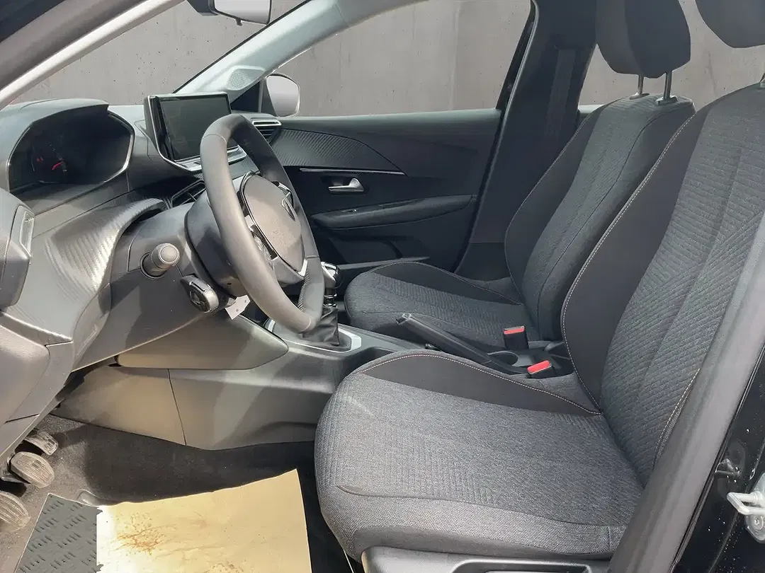 Peugeot 208 - Thumbnail 9