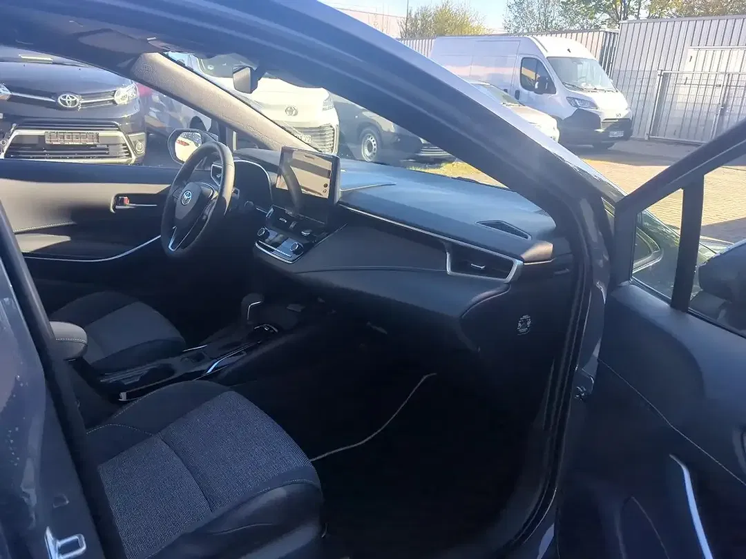 Toyota Corolla - Thumbnail 13