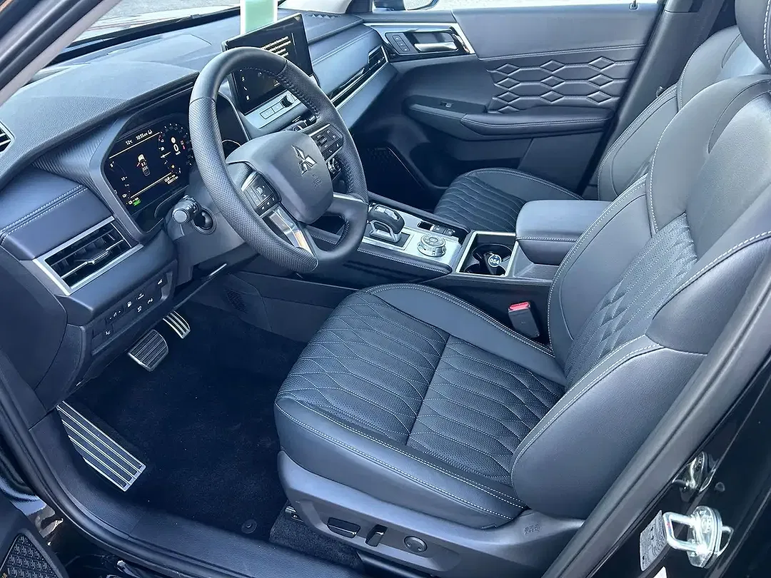 Mitsubishi Outlander - Thumbnail 10