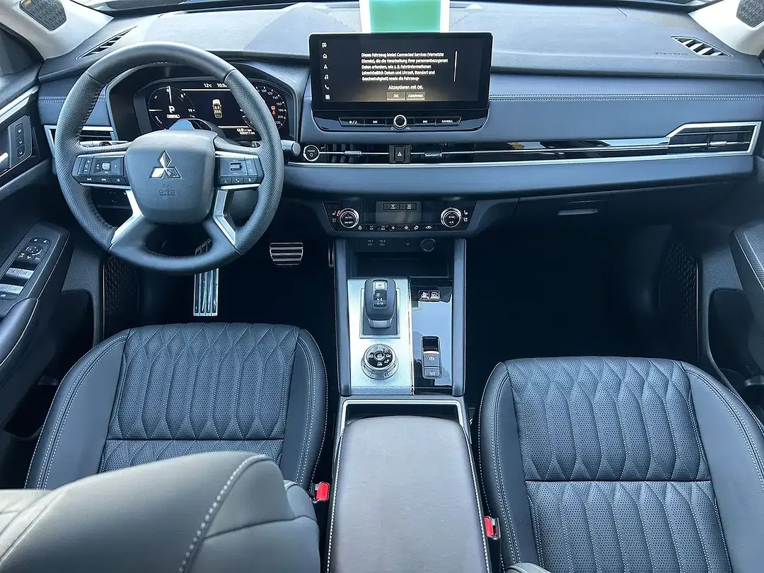 Mitsubishi Outlander - Thumbnail 12