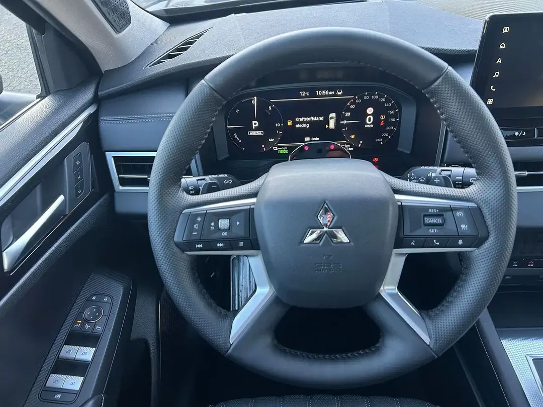 Mitsubishi Outlander - Thumbnail 13