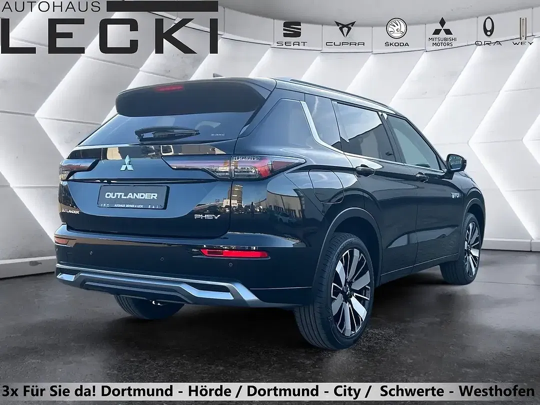 Mitsubishi Outlander - Thumbnail 3