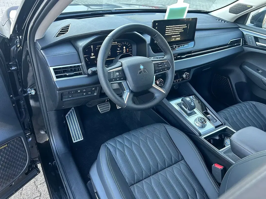 Mitsubishi Outlander - Thumbnail 9