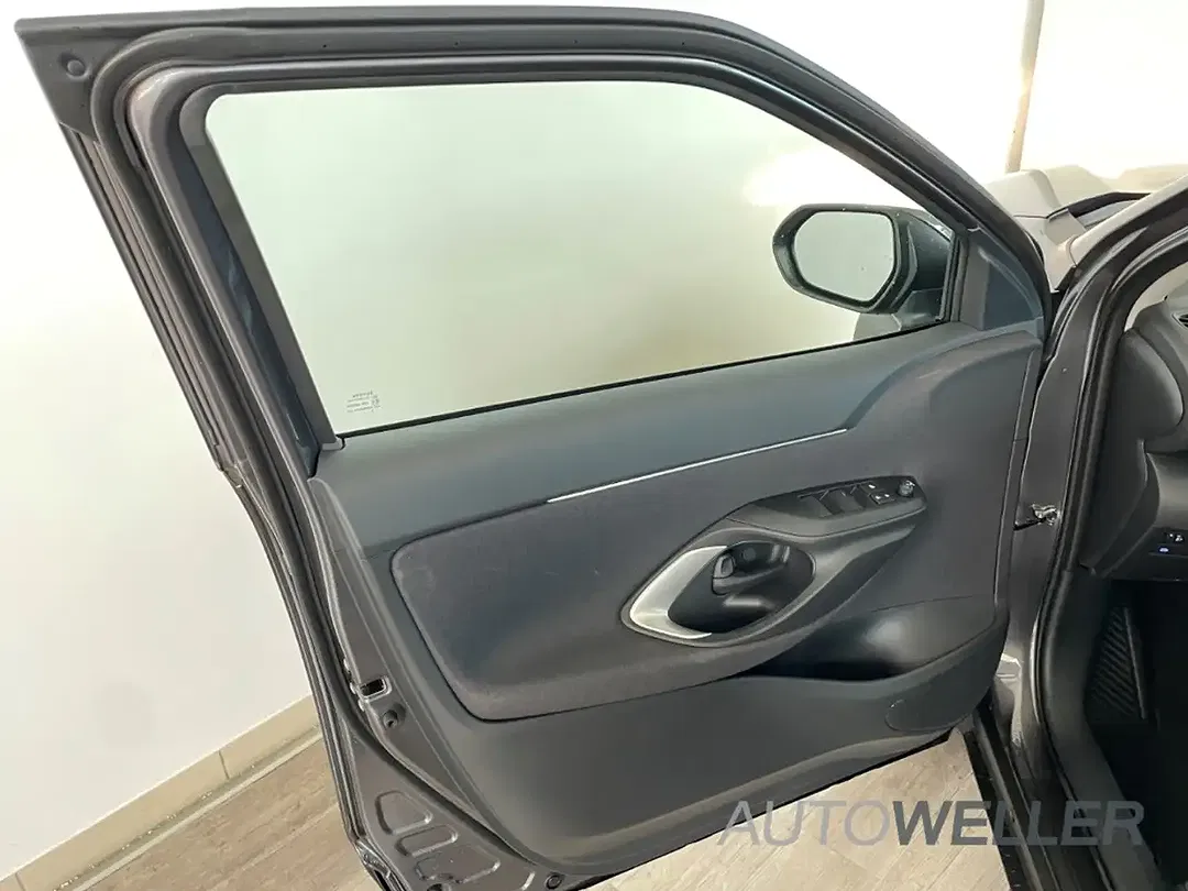 Toyota Yaris - Thumbnail 13