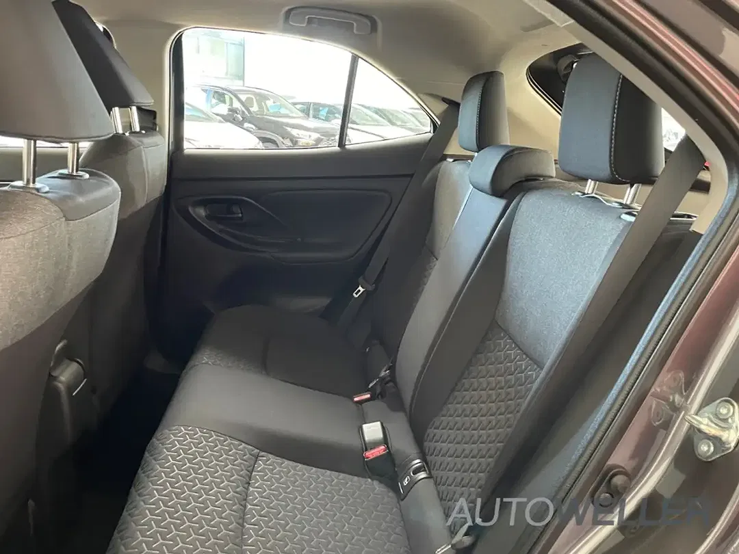 Toyota Yaris - Thumbnail 7