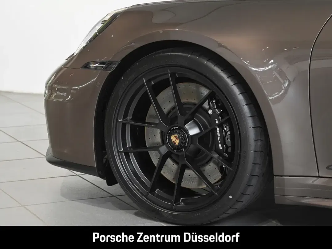 Porsche 992 - Thumbnail 10