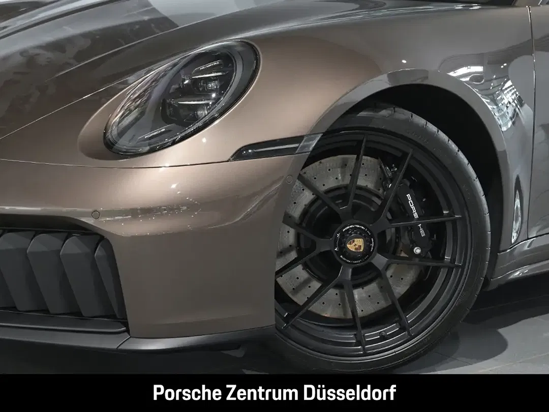 Porsche 992 - Thumbnail 6