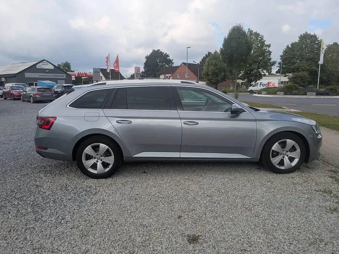 Skoda Superb - Thumbnail 1