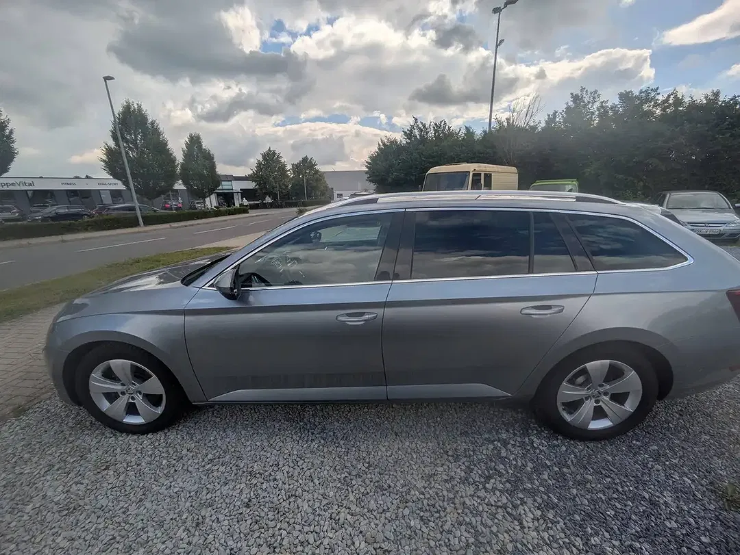 Skoda Superb - Thumbnail 3