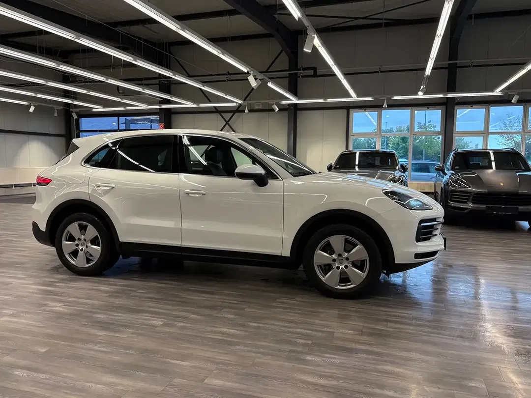 Porsche Cayenne - Thumbnail 4