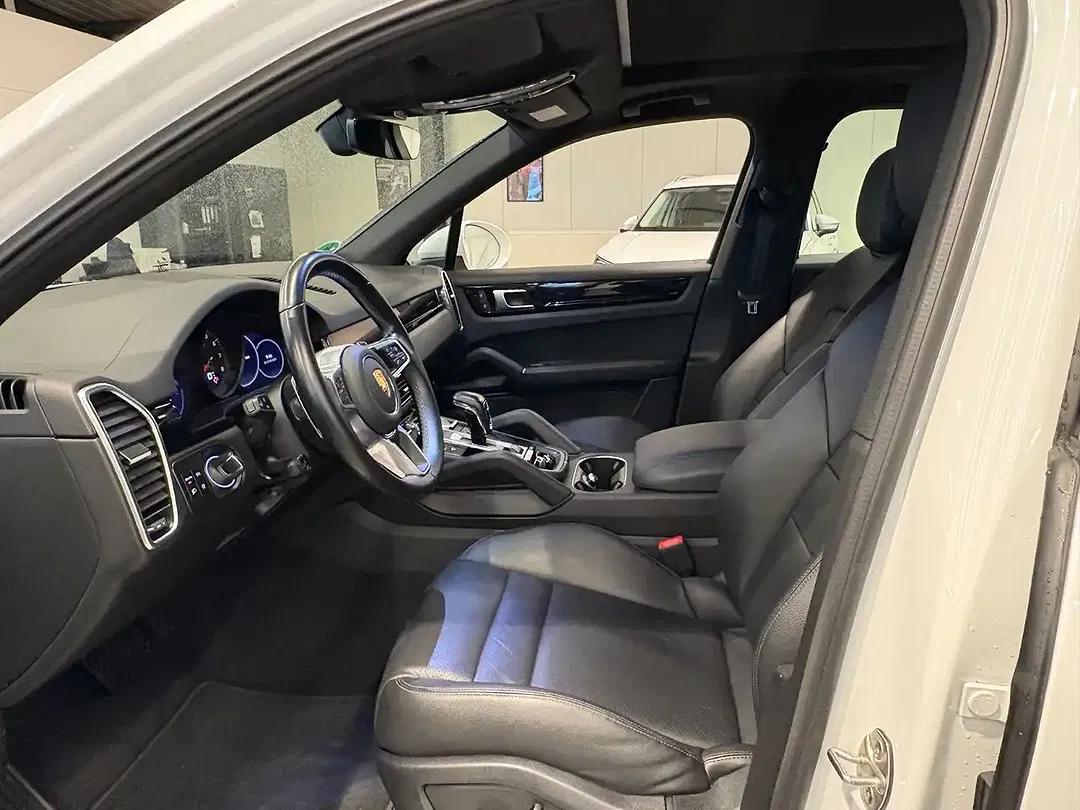 Porsche Cayenne - Thumbnail 9