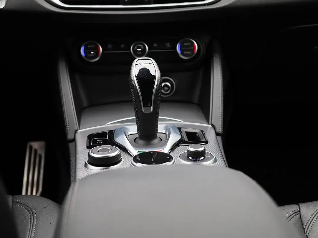 Alfa Romeo Stelvio - Thumbnail 10