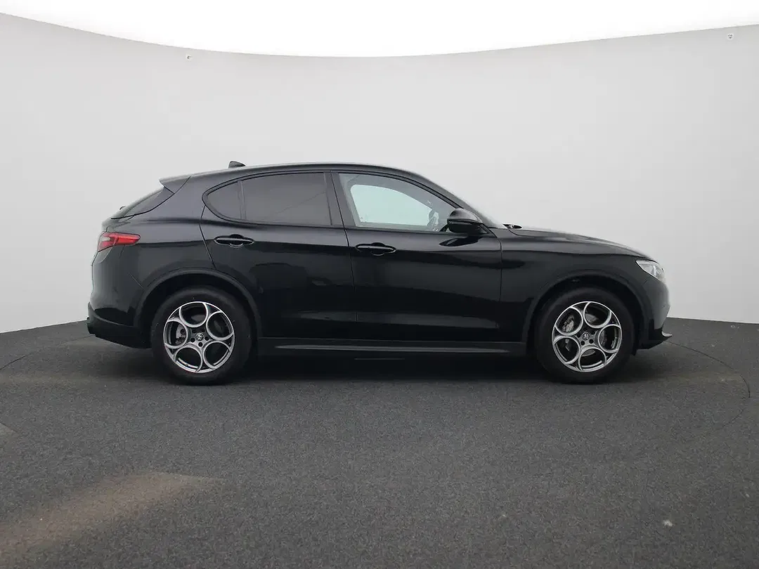 Alfa Romeo Stelvio - Thumbnail 6