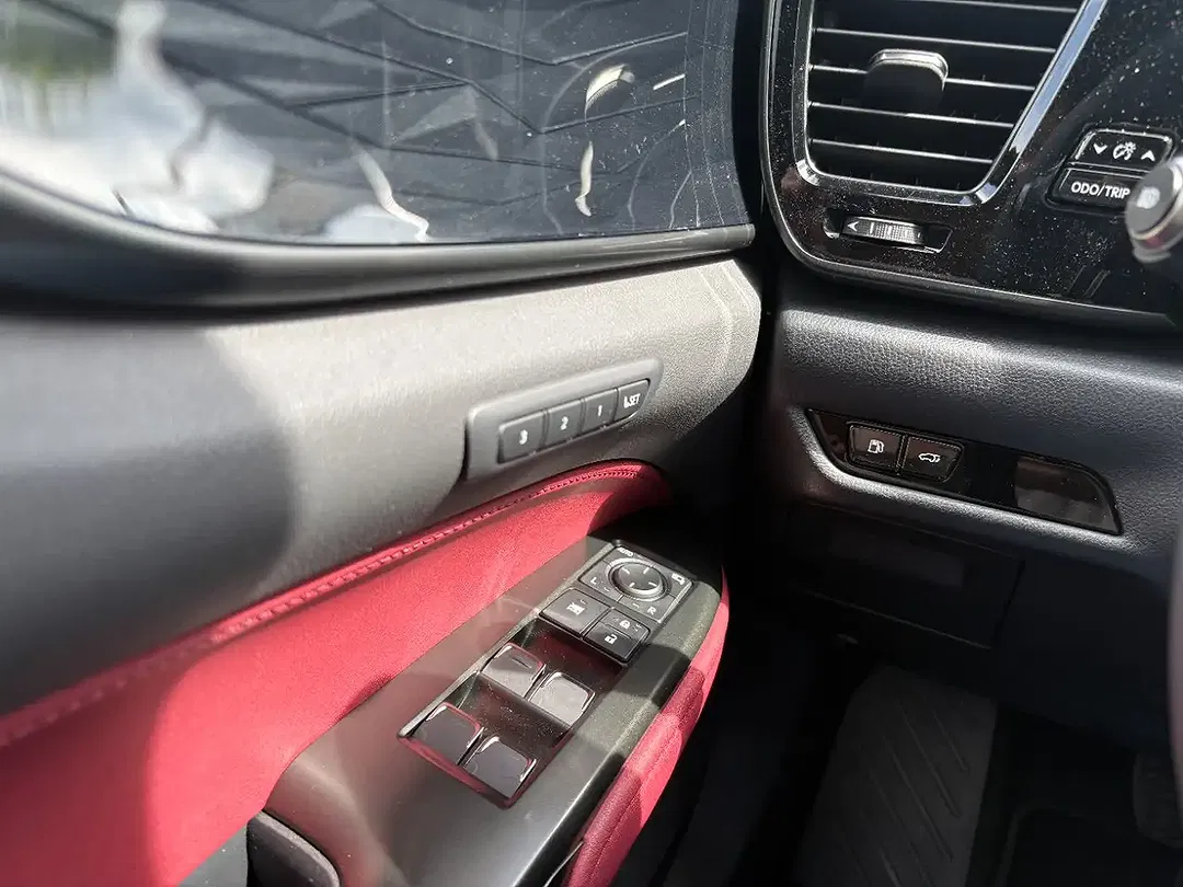 Lexus NX 450h+ - Thumbnail 7
