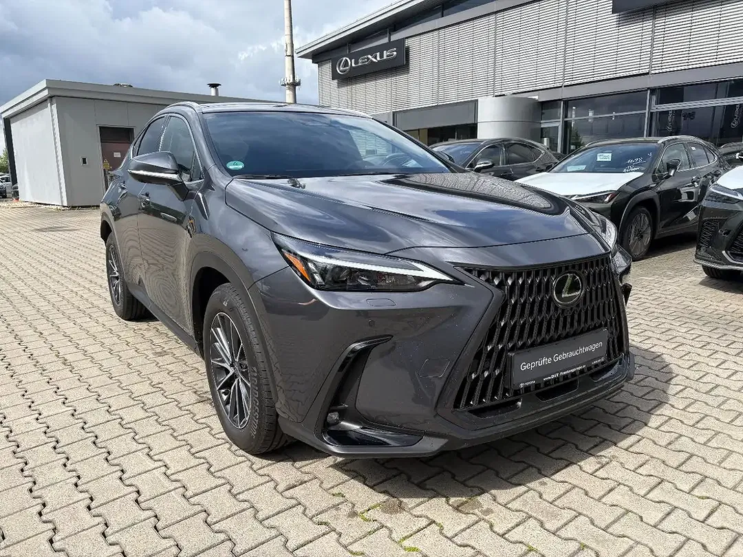 Lexus NX 450h+ - Thumbnail 2