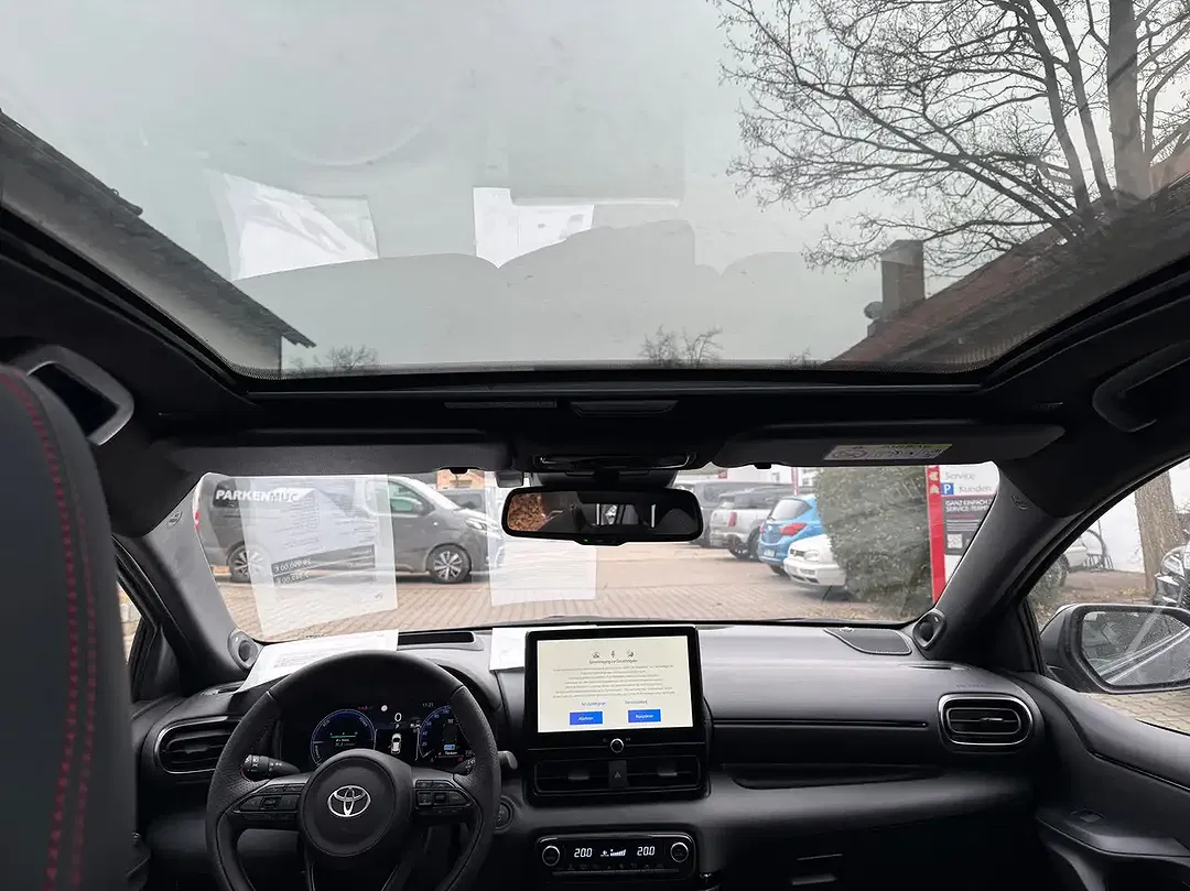 Toyota Yaris - Thumbnail 10