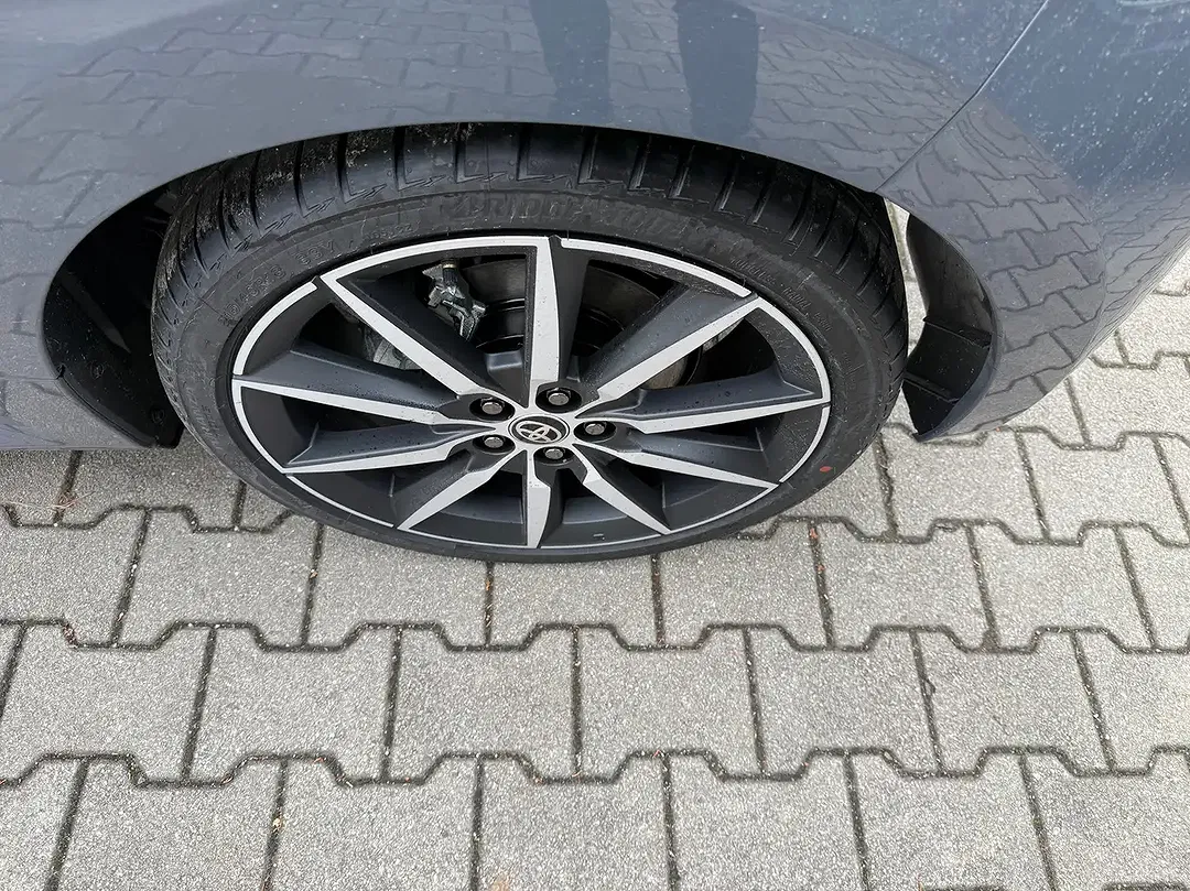 Toyota Yaris - Thumbnail 11