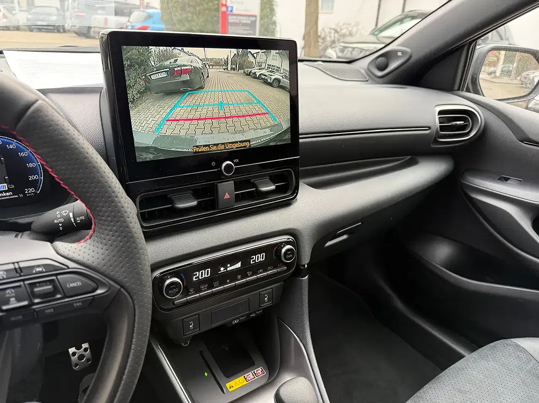 Toyota Yaris - Thumbnail 13