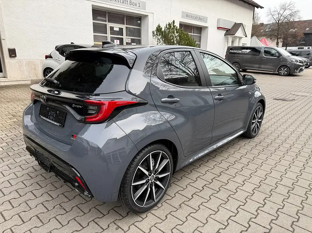 Toyota Yaris - Thumbnail 3