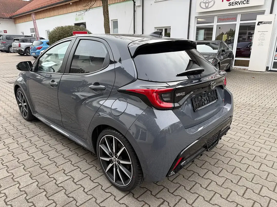 Toyota Yaris - Thumbnail 4