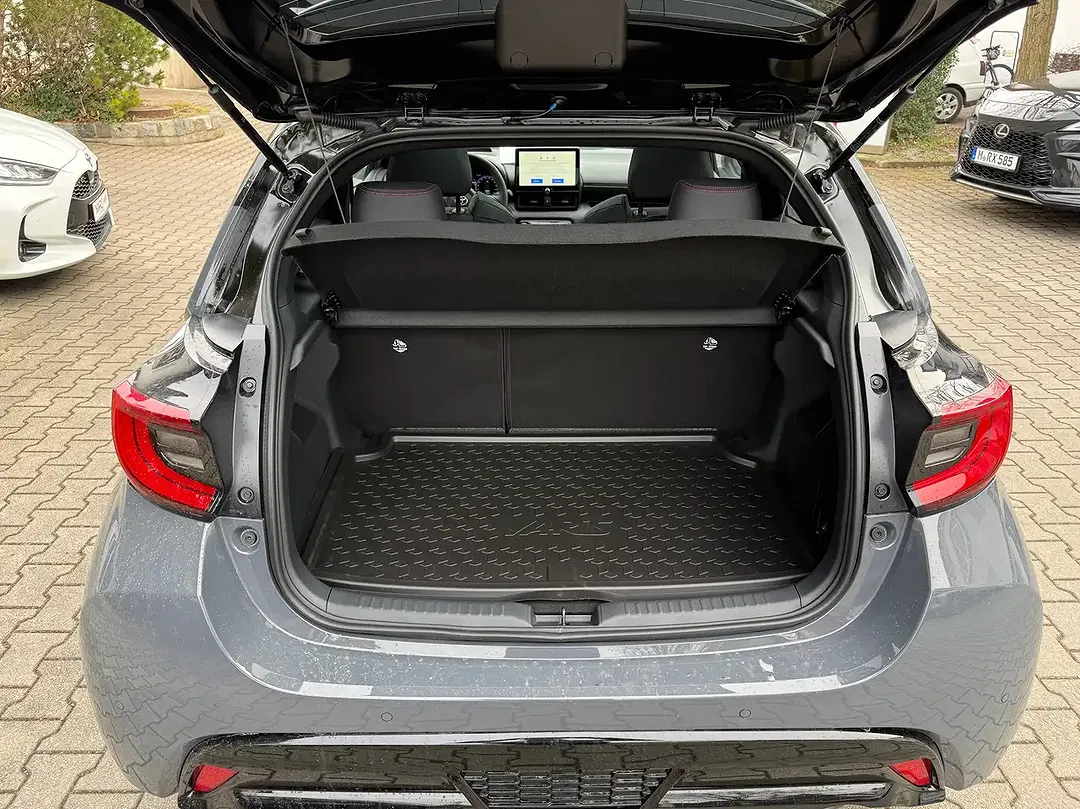 Toyota Yaris - Thumbnail 6