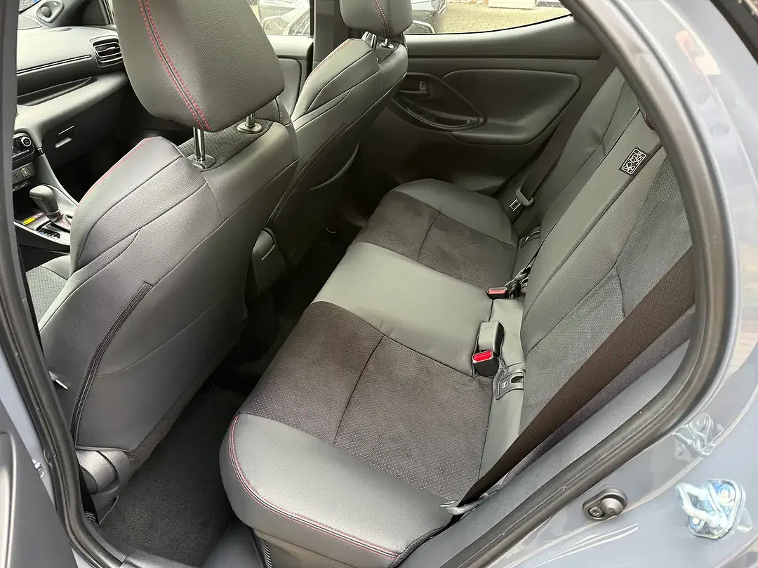 Toyota Yaris - Thumbnail 7