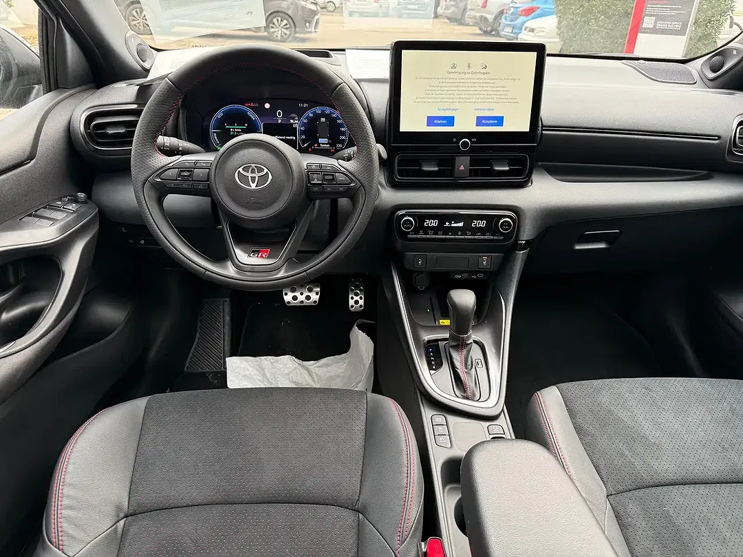 Toyota Yaris - Thumbnail 9