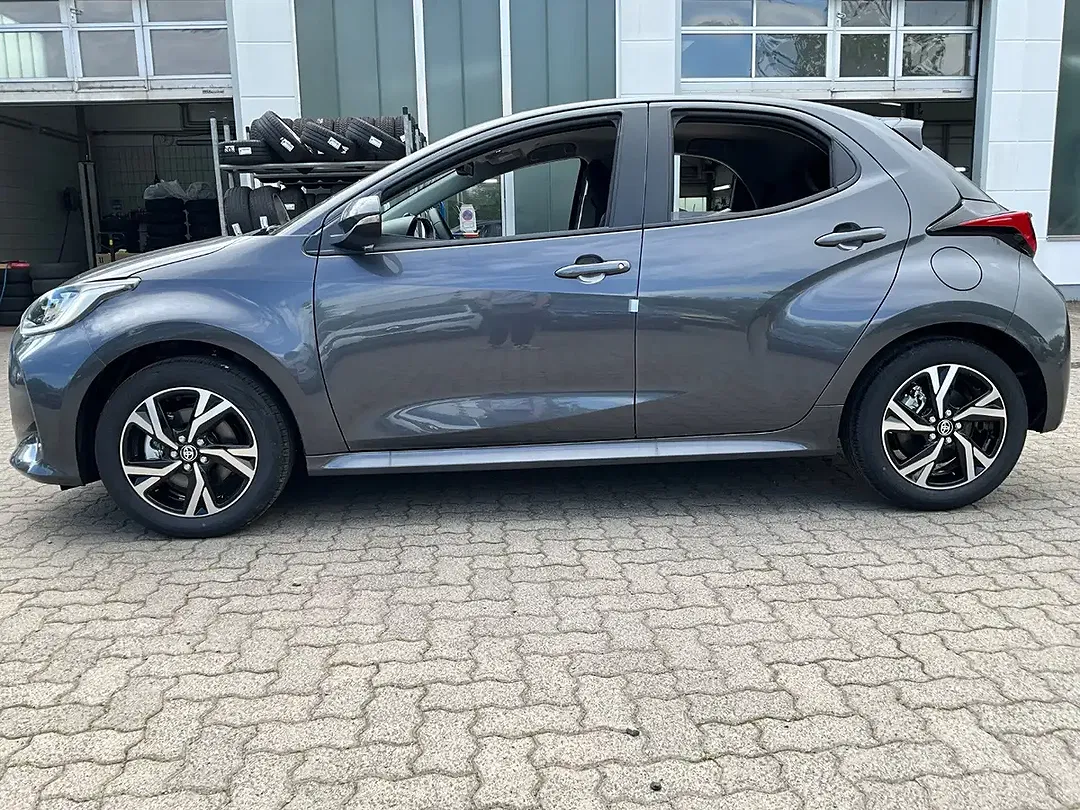 Toyota Yaris - Thumbnail 2