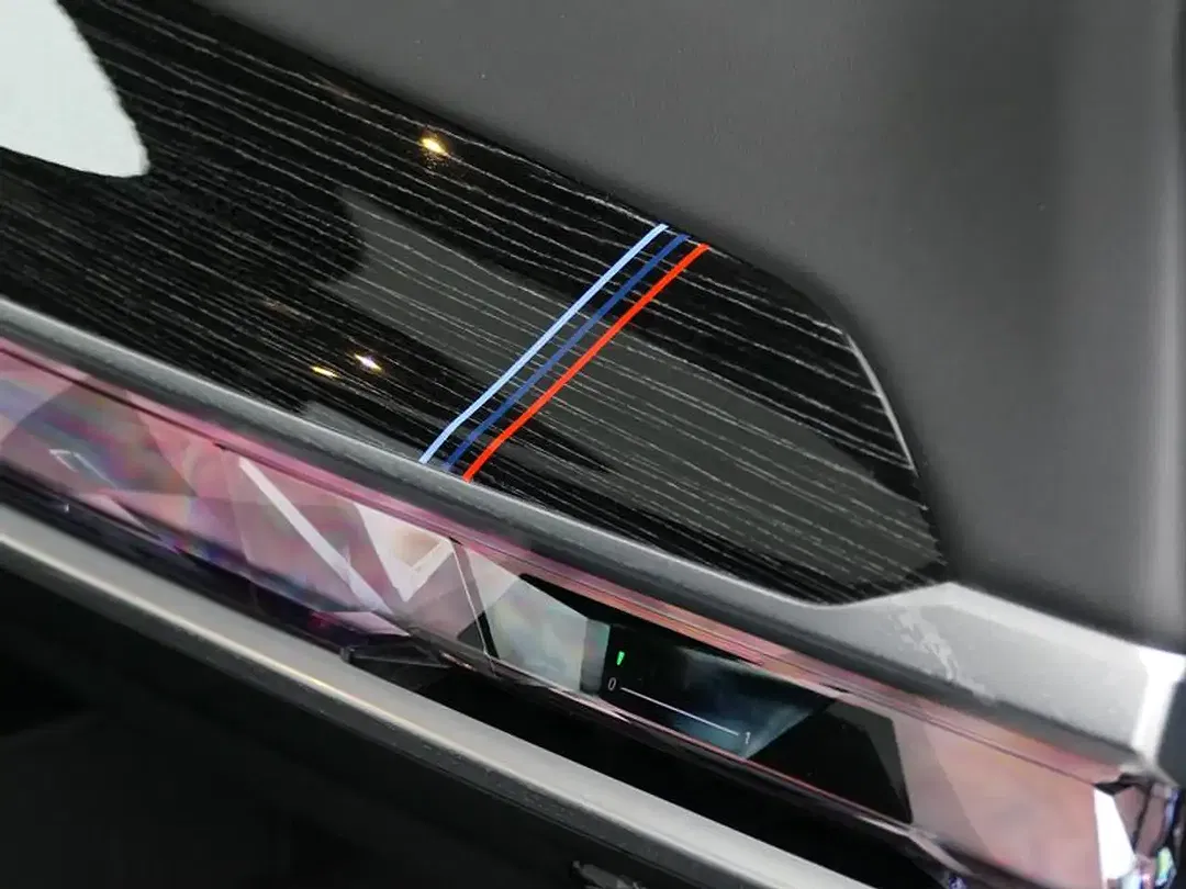 BMW i7 - Thumbnail 13