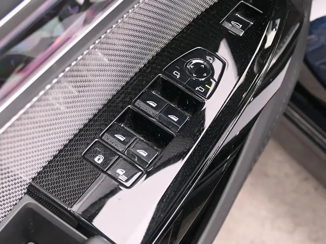 BMW i7 - Thumbnail 15