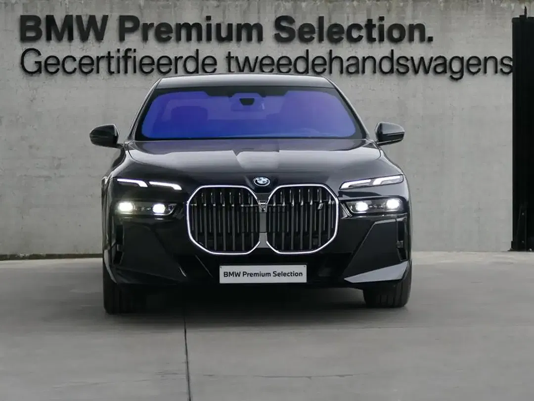 BMW i7 - Thumbnail 2