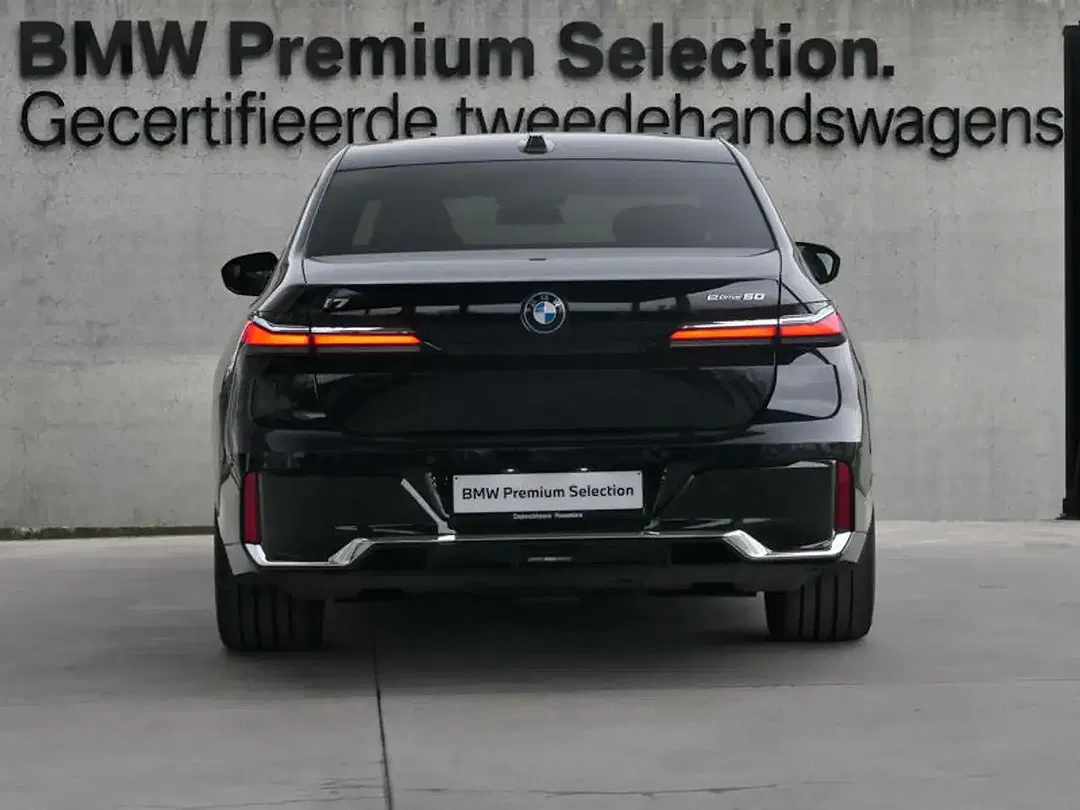 BMW i7 - Thumbnail 4