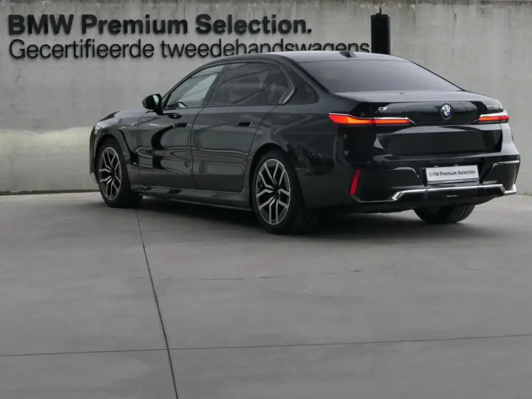 BMW i7 - Thumbnail 5
