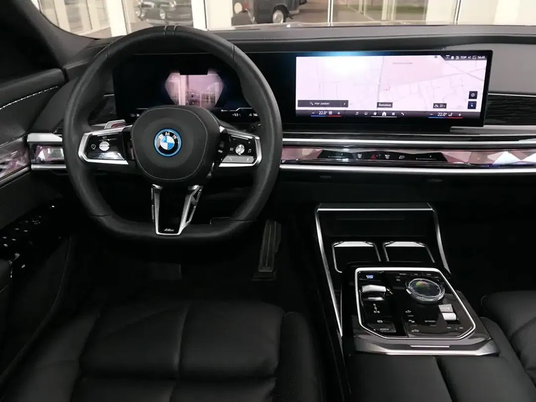 BMW i7 - Thumbnail 7