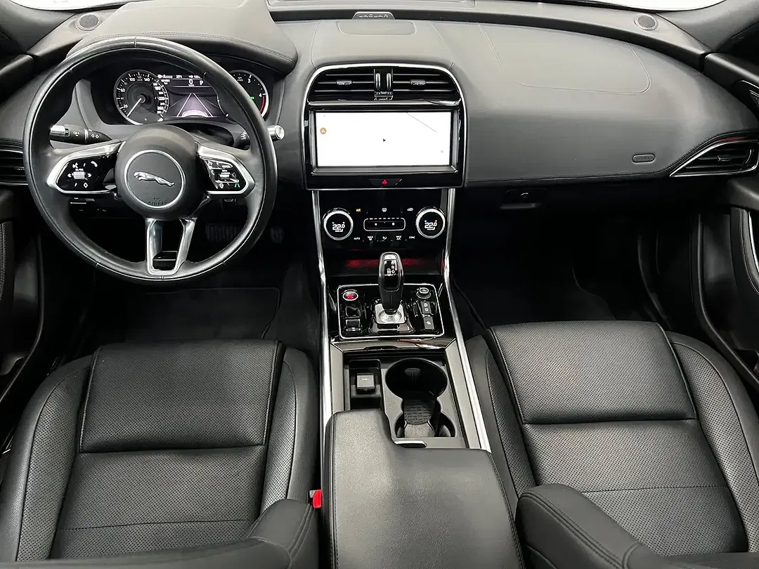 Jaguar XE - Thumbnail 10