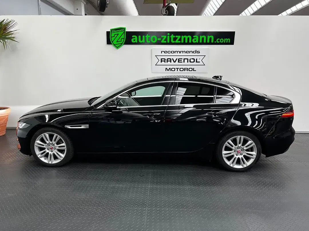 Jaguar XE - Thumbnail 6